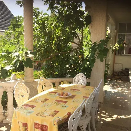 In Villa Kalyves
